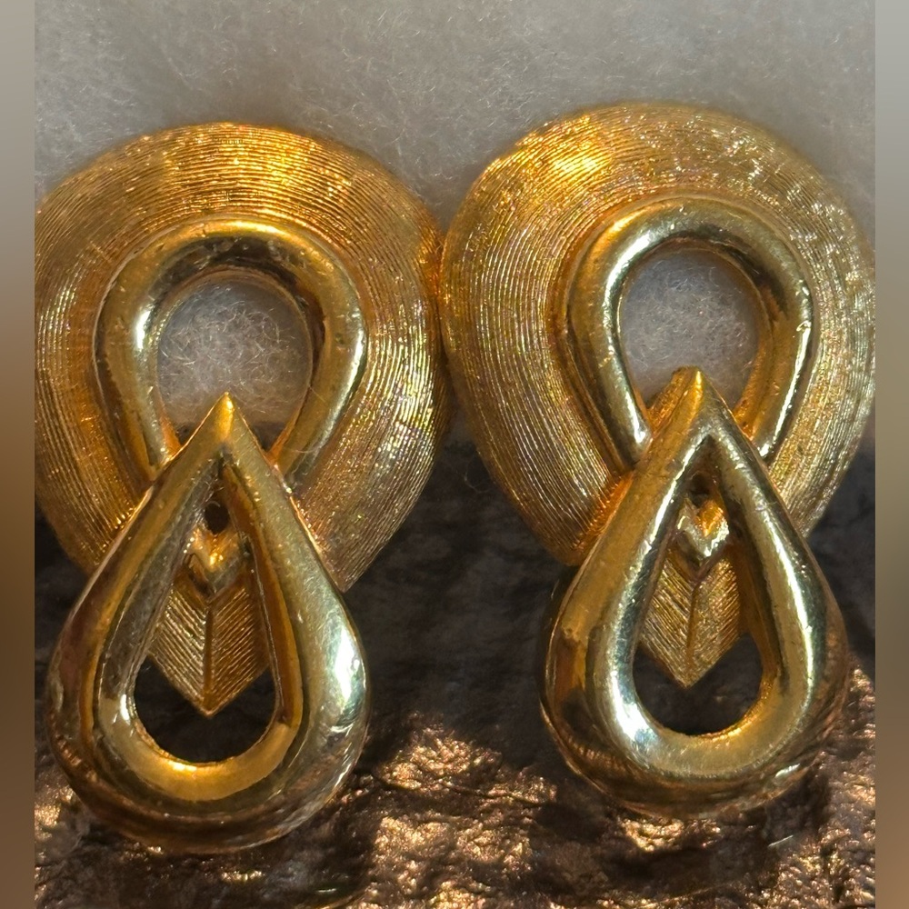Vintage RARE Christian Dior Clip-On Interlocked
Double Hoop Earrings